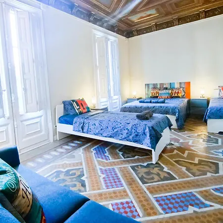 - Roger De Lluria Hostel *