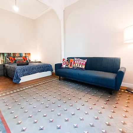 Hostal - Roger De Lluria *