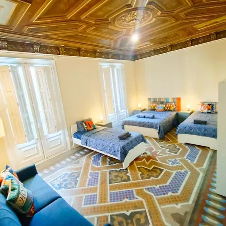 - Roger De Lluria Hostel *